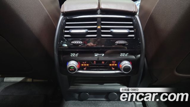 BMW 5-Series 2018 — photo 30