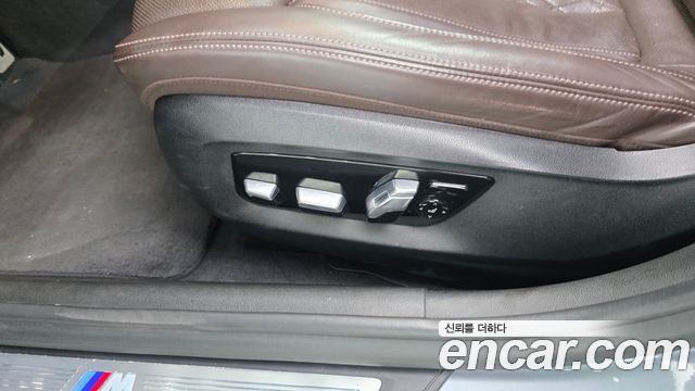 BMW 5-Series 2018 — photo 31