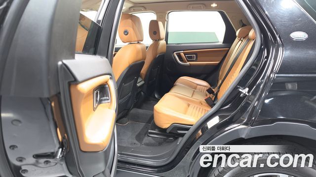 Land Rover Discovery Sport 2019 — photo 16