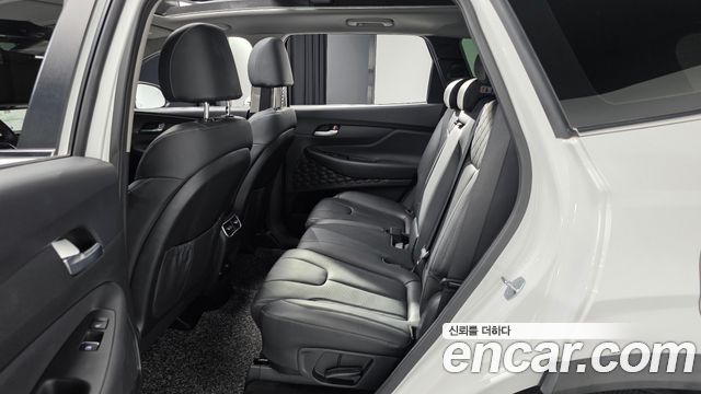Hyundai Santafe 2023 — photo 18