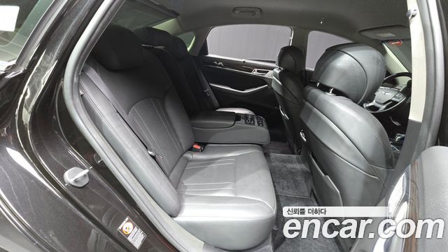Genesis G80 2018 — photo 18