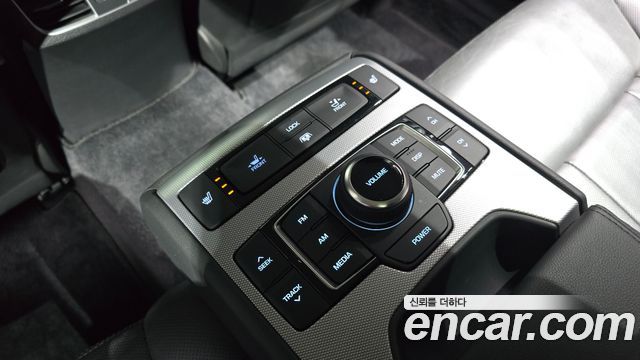 Genesis G80 2018 — photo 24
