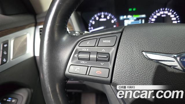 Genesis G80 2018 — photo 28