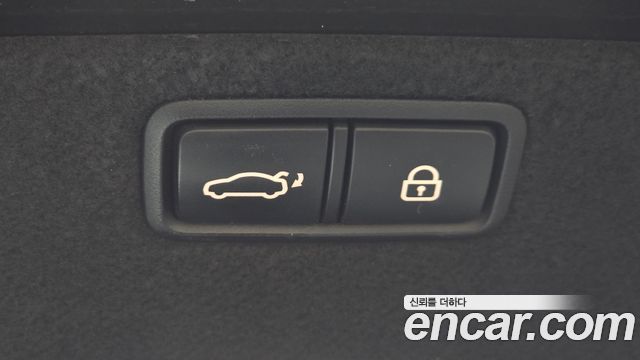 Genesis G80 2018 — photo 32