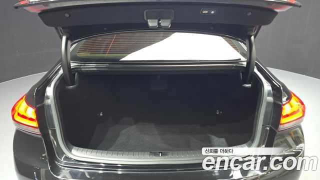 Genesis G80 2018 — photo 33