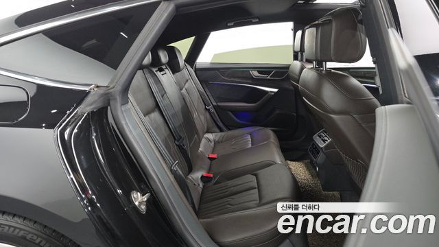 Audi A7 2020 — photo 17