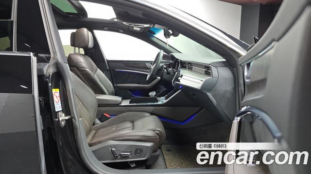 Audi A7 2020 — photo 16