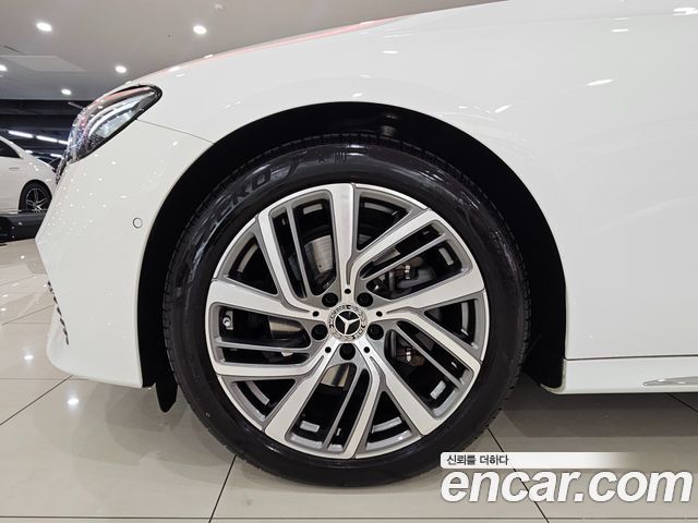 Mercedes-Benz E-Class 2024 — photo 5