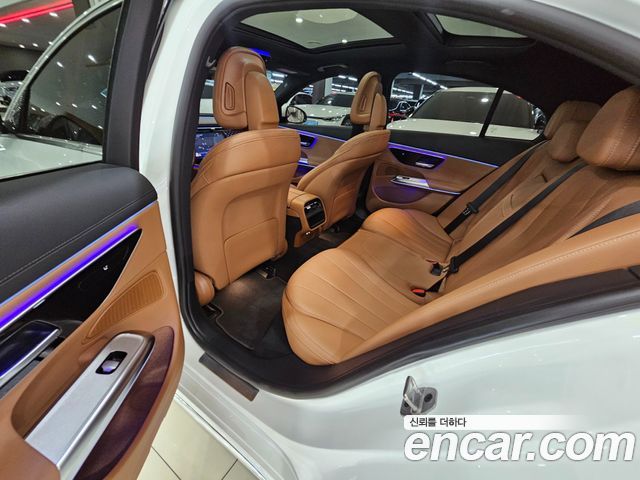 Mercedes-Benz E-Class 2024 — photo 12