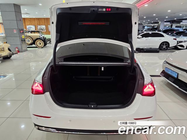 Mercedes-Benz E-Class 2024 — photo 18
