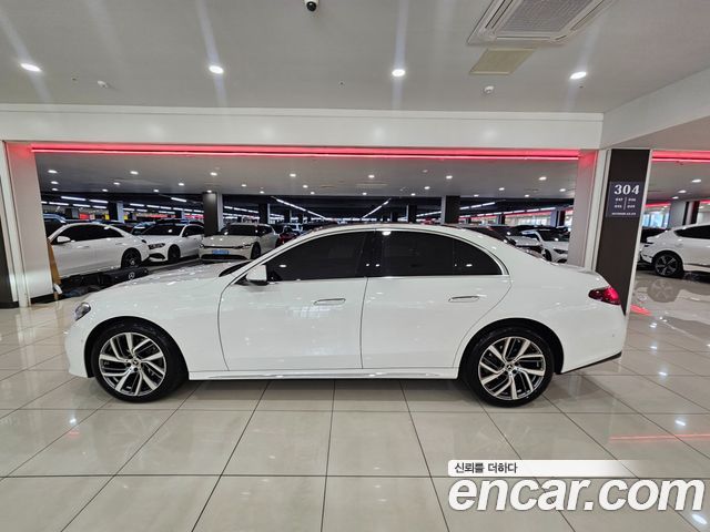Mercedes-Benz E-Class 2024 — photo 20