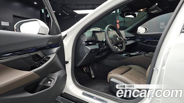BMW 5-Series 2026 — photo 13