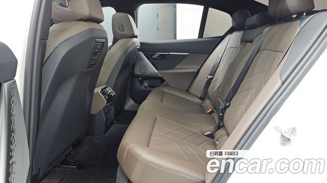 BMW 5-Series 2026 — photo 18