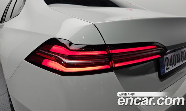 BMW 5-Series 2026 — photo 9