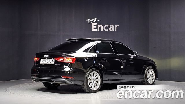 Audi A3 2018 — photo 2
