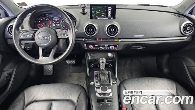 Audi A3 2018 — photo 10