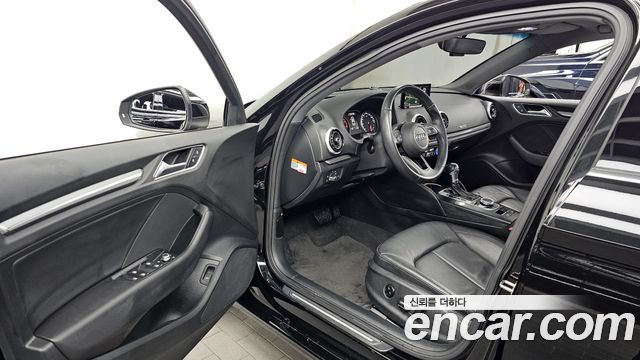 Audi A3 2018 — photo 13