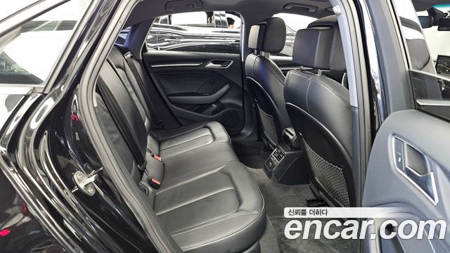Audi A3 2018 — photo 18