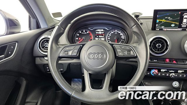 Audi A3 2018 — photo 19