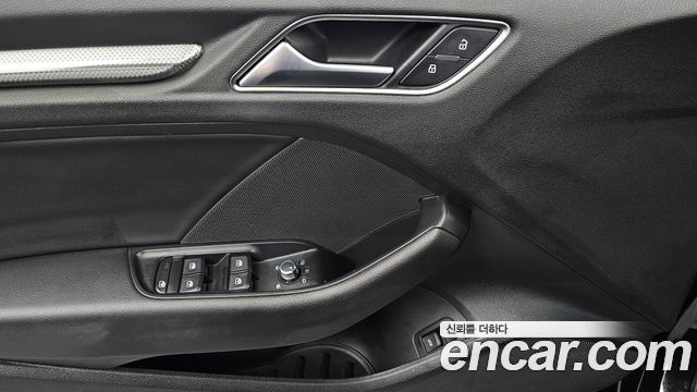 Audi A3 2018 — photo 14