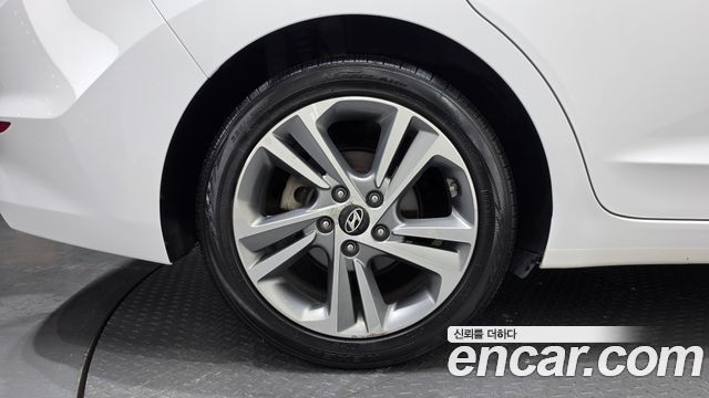 Hyundai AVANTE 2018 — photo 5