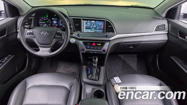 Hyundai AVANTE 2018 — photo 10