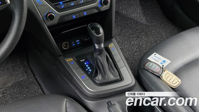 Hyundai AVANTE 2018 — photo 12