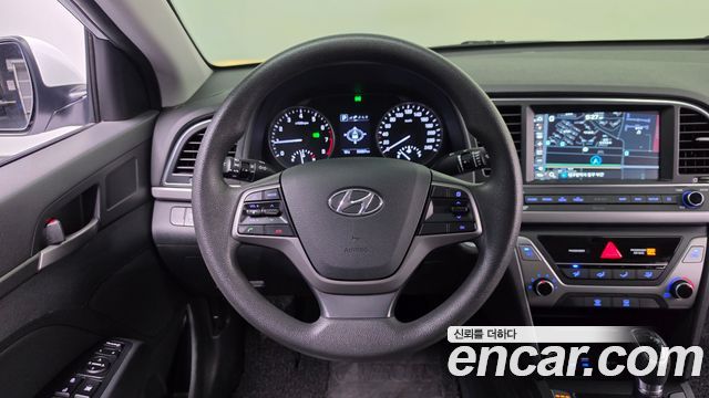 Hyundai AVANTE 2018 — photo 18