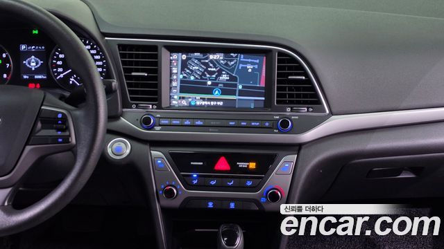 Hyundai AVANTE 2018 — photo 19