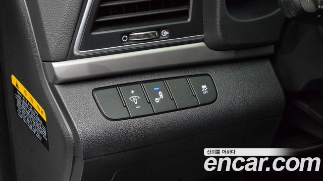 Hyundai AVANTE 2018 — photo 22