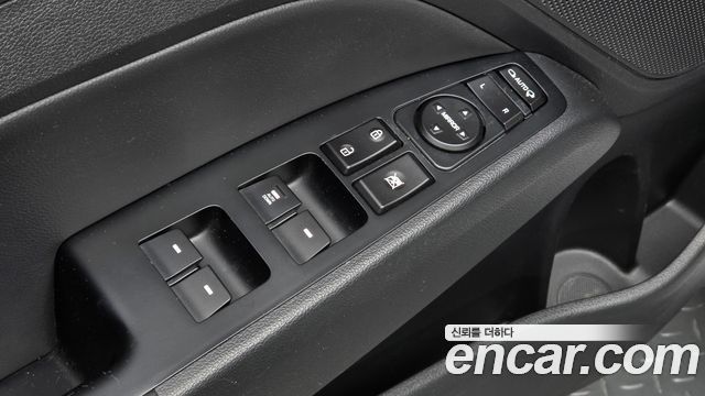Hyundai AVANTE 2018 — photo 24