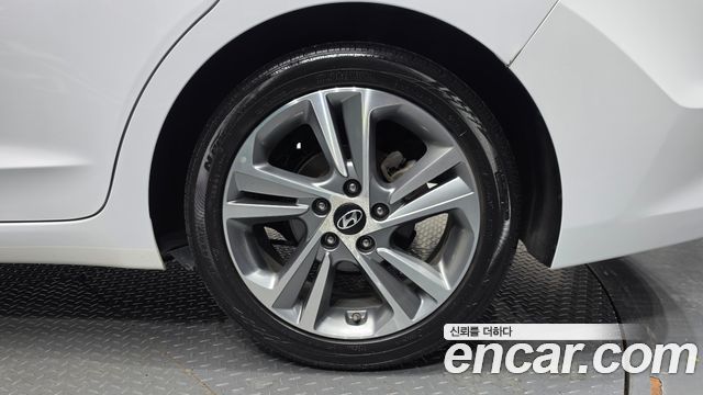 Hyundai AVANTE 2018 — photo 7