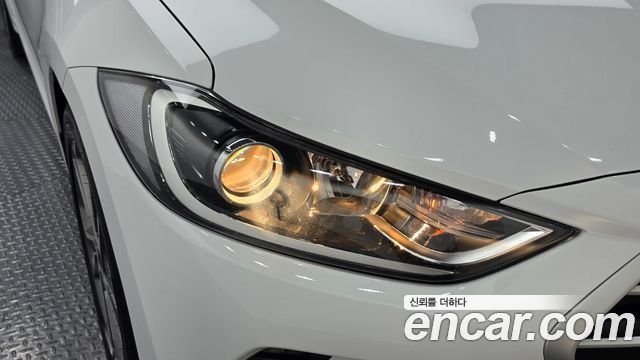 Hyundai AVANTE 2018 — photo 8