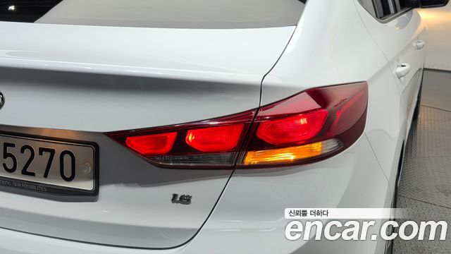 Hyundai AVANTE 2018 — photo 9