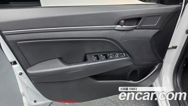 Hyundai AVANTE 2018 — photo 14
