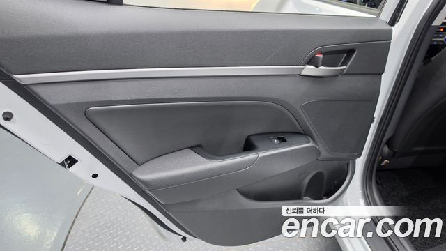Hyundai AVANTE 2018 — photo 15