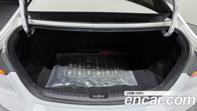 Hyundai AVANTE 2018 — photo 28