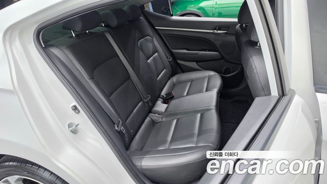 Hyundai AVANTE 2018 — photo 29