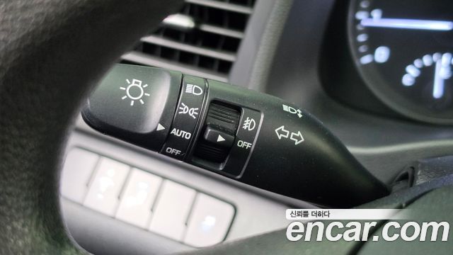 Hyundai AVANTE 2018 — photo 30