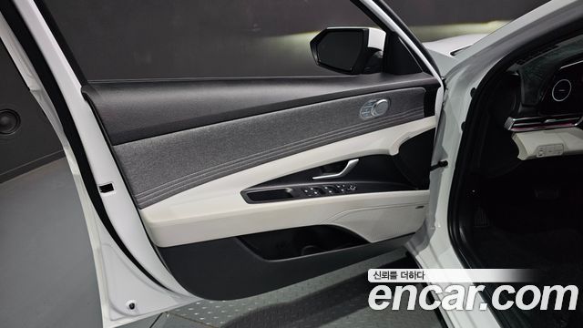 Hyundai AVANTE 2022 — photo 14