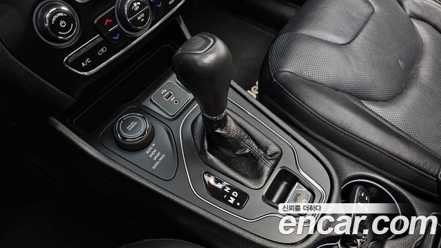 Jeep Cherokee 2019 — photo 12