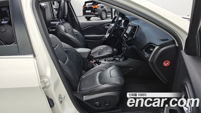 Jeep Cherokee 2019 — photo 13