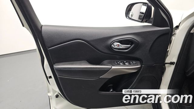 Jeep Cherokee 2019 — photo 14