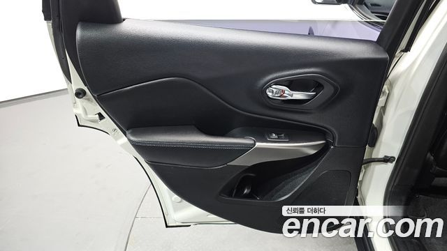Jeep Cherokee 2019 — photo 15