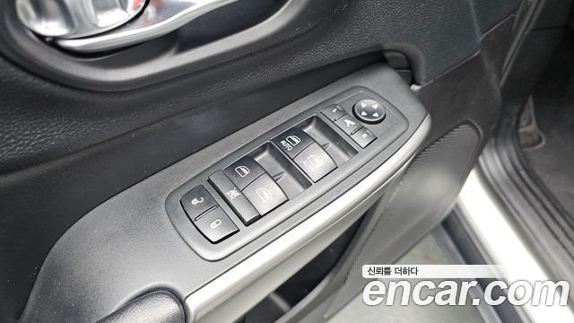 Jeep Cherokee 2019 — photo 28