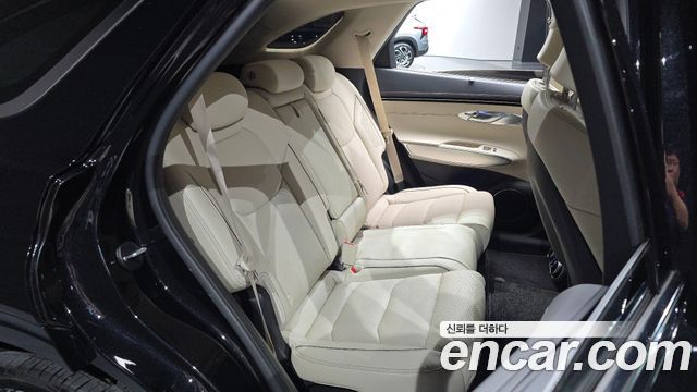 Genesis GV70 2022 — photo 17