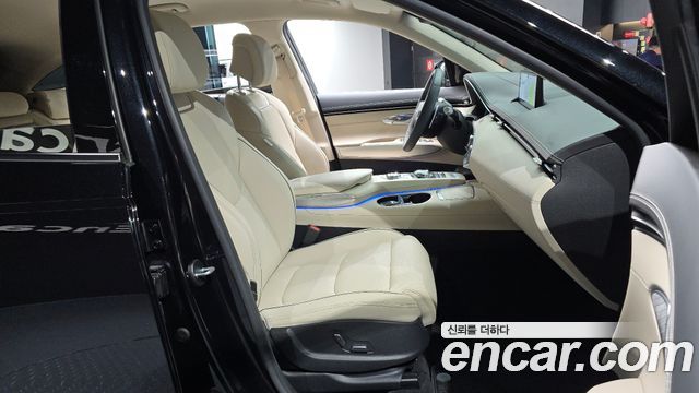 Genesis GV70 2022 — photo 18