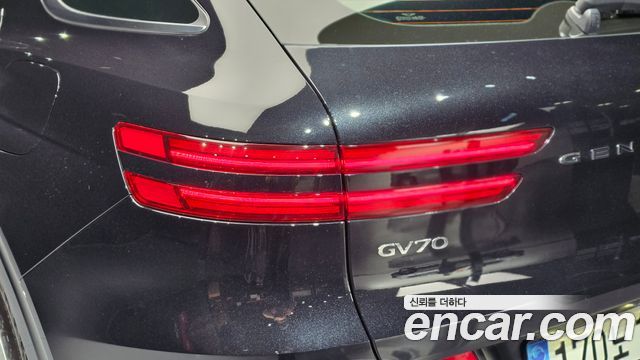 Genesis GV70 2022 — photo 9