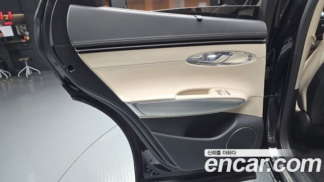 Genesis GV70 2022 — photo 15