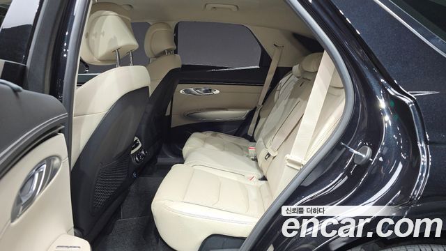 Genesis GV70 2022 — photo 16